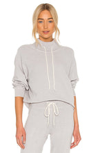 Varley Maceo 2.0 Sweatshirt in Grey - Varley - Sweat Maceo 2.0 en gris - Varley Maceo 2.0 灰色运动衫 - Varley Maceo 2.0 Sweatshirt in Grau - Varley Maceo 2.0 스웨트셔츠그레이 색상 - Felpa Varley Maceo 2.0 in grigio