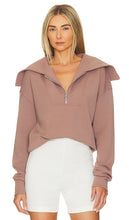 Varley Yates Half Zip Sweatshirt in Taupe - Varley Yates - Sweat-shirt à demi-zip en taupe - Varley Yates 灰褐色半拉链套头衫 - Varley Yates Sweatshirt mit halbem Reißverschluss in Taupe - Varley Yates 하프 지퍼 스웨트셔츠 - Felpa con mezza zip Varley Yates color talpa