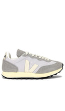 Veja Rio Branco Sneaker in Light Grey - Baskets Veja Rio Branco en gris clair - Veja Rio Branco 浅灰色运动鞋 - Veja Rio Branco Sneaker in Hellgrau - Veja Rio Branco 스니커즈라이트 그레이 색상 - Sneaker Veja Rio Branco di colore grigio chiaro