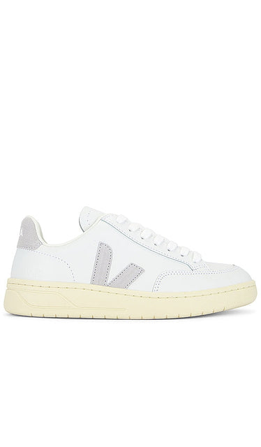 Veja V-12 Sneaker in Grey - Baskets Veja V-12 en gris - Veja V-12 灰色运动鞋 - Veja V-12 Sneaker in Grau - Veja V-12 스니커즈그레이 색상 - Sneaker Veja V-12 in grigio