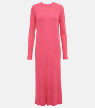 Velvet Ember ribbed-knit midi dress. Velvet Ember 罗纹针织中长连衣裙