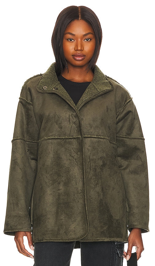 Velvet by Graham & Spencer Albany Reversible Sherpa Coat in Dark Green - Velvet by Graham & Spencer Albany Manteau Sherpa réversible en vert foncé - Graham & Spencer Albany 深绿色天鹅绒双面夏尔巴大衣 - Velvet by Graham & Spencer Albany Wende-Sherpa-Mantel in Dunkelgrün - Velvet by Graham & Spencer Albany 리버서블 셰르파 코트 - Cappotto in sherpa reversibile Velvet by Graham & Spencer Albany in verde scuro