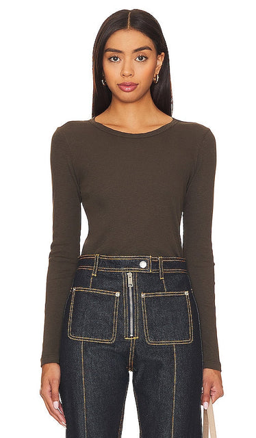 Velvet by Graham & Spencer Bayler Top in Army - Haut Bayler en velours par Graham & Spencer en vert armée - Graham & Spencer Bayler 军装天鹅绒上衣 - Samtoberteil von Graham & Spencer Bayler in Army - Graham & Spencer Bayler 벨벳 탑 - Velluto di Graham & Spencer Bayler Top in stile militare