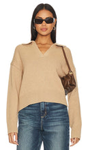Velvet by Graham & Spencer Lucie Sweater in Tan - Velvet by Graham & Spencer Pull Lucie en beige - Graham & Spencer Lucie 黄褐色天鹅绒毛衣 - Velvet by Graham & Spencer Lucie Pullover in Hellbraun - Velvet by Graham & Spencer 루시 스웨터(탠 색상) - Maglione in velluto di Graham & Spencer Lucie color marrone chiaro