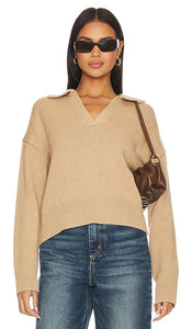 Velvet by Graham & Spencer Lucie Sweater in Tan - Velvet by Graham & Spencer Pull Lucie en beige - Graham & Spencer Lucie 黄褐色天鹅绒毛衣 - Velvet by Graham & Spencer Lucie Pullover in Hellbraun - Velvet by Graham & Spencer 루시 스웨터(탠 색상) - Maglione in velluto di Graham & Spencer Lucie color marrone chiaro
