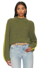Velvet by Graham & Spencer Teagan Sweater in Olive - Velvet by Graham & Spencer Teagan Pull en Olive - Graham & Spencer Teagan 橄榄色天鹅绒毛衣 - Teagan-Pullover aus Samt von Graham & Spencer in Oliv - Velvet by Graham & Spencer Teagan 스웨터 올리브 색상 - Maglione Teagan in velluto di Graham & Spencer in verde oliva