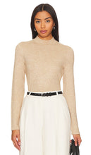 Vince Cozy Mock Neck Sweater in Beige - Vince - Pull confortable à col montant en beige - Vince 舒适米色小高领毛衣 - Vince Cozy Stehkragenpullover in Beige - Vince 코지 모크 넥 스웨터베이지색 - Maglione Vince Cozy a collo alto in beige