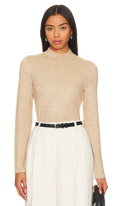 Vince Cozy Mock Neck Sweater in Beige - Vince - Pull confortable à col montant en beige - Vince 舒适米色小高领毛衣 - Vince Cozy Stehkragenpullover in Beige - Vince 코지 모크 넥 스웨터베이지색 - Maglione Vince Cozy a collo alto in beige
