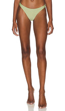 Vix Swimwear Basic Bikini Bottom in Olive - Vix maillots de bain bas de bikini basique en olive - Vix Swimwear 基本款橄榄色比基尼泳裤 - Vix Bademode Basic-Bikinihose in Oliv - Vix 수영복 베이직 비키니 하의 올리브 색상 - Slip bikini Vix Swim Basic in verde oliva