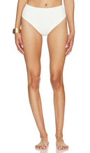 Vix Swimwear Bela Bikini Bottom in White - Vix maillots de bain Bela bas de bikini en blanc - Vix Swimwear Bela 白色比基尼泳裤 - Vix Bademode Bela Bikinihose in Weiß - Vix Swimming BELA 비키니 하의 화이트 색상 - Slip bikini Vix Swimsuit Bela in bianco