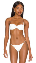 Vix Swimwear Elis Nissi Underwire Top in White - Vix maillots de bain Elis Nissi haut à armatures en blanc - Vix Swimwear Elis Nissi 白色钢托上衣 - Vix Bademode Elis Nissi Bügel-Top in Weiß - Vix Swimming Elis Nissi 언더와이어 탑 화이트 색상 - Costume da bagno Vix Elis Nissi Top con ferretto in bianco