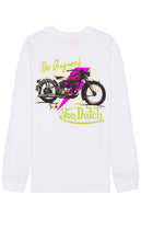 Von Dutch Biker Shop Graphic Long Sleeve Tee in White - Von Dutch Biker Shop - T-shirt graphique à manches longues - Blanc - Von Dutch Biker Shop 白色图案长袖 T 恤 - Von Dutch Biker Shop Graphic Langarm-T-Shirt in Weiß - Von Dutch Biker Shop 그래픽 긴팔 티셔츠 화이트 색상 - T-shirt a maniche lunghe con grafica Von Dutch Biker Shop in bianco