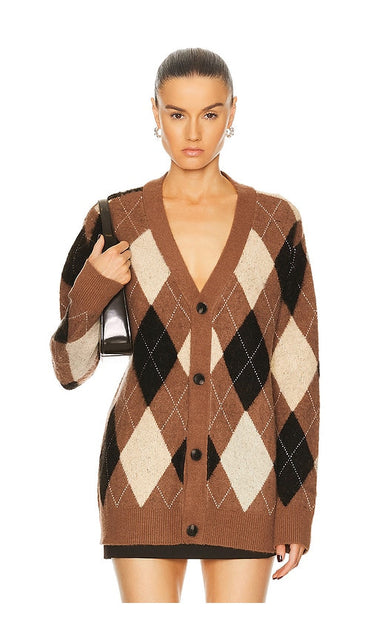 WAO Argyle Sweater Cardigan in Brown - WAO Argyle Pull Cardigan en Marron - WAO 棕色菱形图案毛衣开衫 - WAO Argyle Sweater Cardigan in Braun - WAO 아가일 스웨터 가디건브라운 색상 - Cardigan maglione WAO Argyle in marrone