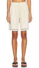 WAO Crochet Short in Ivory - Short au crochet WAO en ivoire - WAO 象牙色钩针短裤 - WAO Häkelshorts in Elfenbein - WAO 크로셰 쇼츠 아이보리 색상 - Pantaloncini WAO all'uncinetto in avorio
