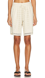 WAO Crochet Short in Ivory - Short au crochet WAO en ivoire - WAO 象牙色钩针短裤 - WAO Häkelshorts in Elfenbein - WAO 크로셰 쇼츠 아이보리 색상 - Pantaloncini WAO all'uncinetto in avorio