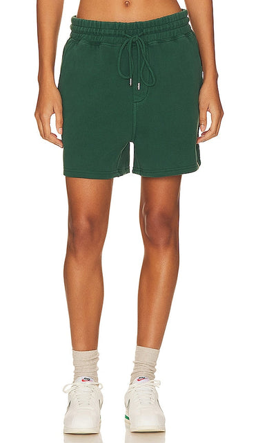 WAO The Fleece Short in Green - WAO Le short en polaire en vert - WAO 绿色抓绒短裤 - WAO Die Fleece-Shorts in Grün - WAO THE 플리스 쇼츠 - WAO I pantaloncini in pile in verde