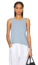 WAO The Relaxed Tank in Baby Blue - WAO Le débardeur décontracté en bleu bébé - WAO 淡蓝色休闲背心 - WAO Das entspannte Tanktop in Babyblau - WAO 릴랙스 탱크탑 - WAO La canotta rilassata in baby blue