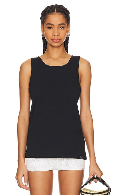 WAO The Relaxed Tank in Black - WAO Le débardeur décontracté en noir - WAO 休闲黑色背心 - WAO Das entspannte Tanktop in Schwarz - WAO 릴랙스 탱크탑 - WAO La canotta rilassata in nero