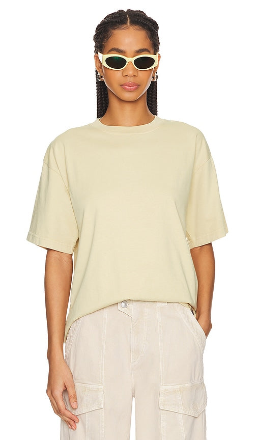 WAO The Relaxed Tee in Beige - WAO Le t-shirt décontracté en beige - WAO 米色休闲 T 恤 - WAO Das entspannte T-Shirt in Beige - WAO 릴렉스드 티셔츠 베이지색 - WAO La maglietta rilassata in beige