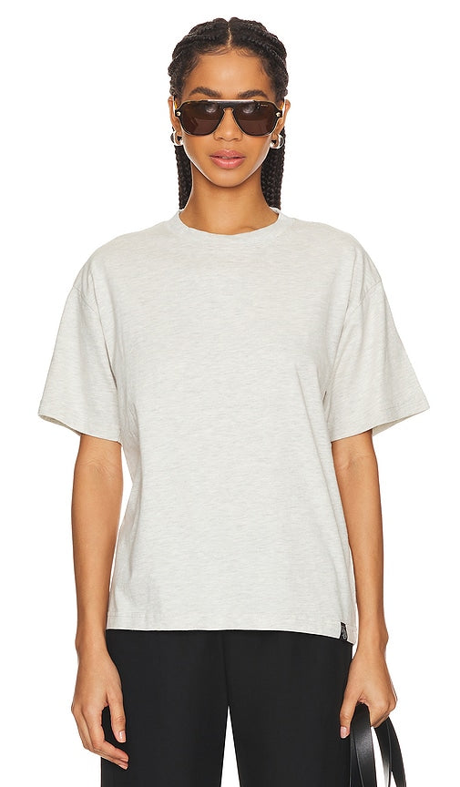 WAO The Relaxed Tee in Grey - WAO Le t-shirt décontracté en gris - WAO 灰色休闲 T 恤 - WAO Das entspannte T-Shirt in Grau - WAO 릴랙스 티셔츠 색상 - WAO La maglietta rilassata in grigio