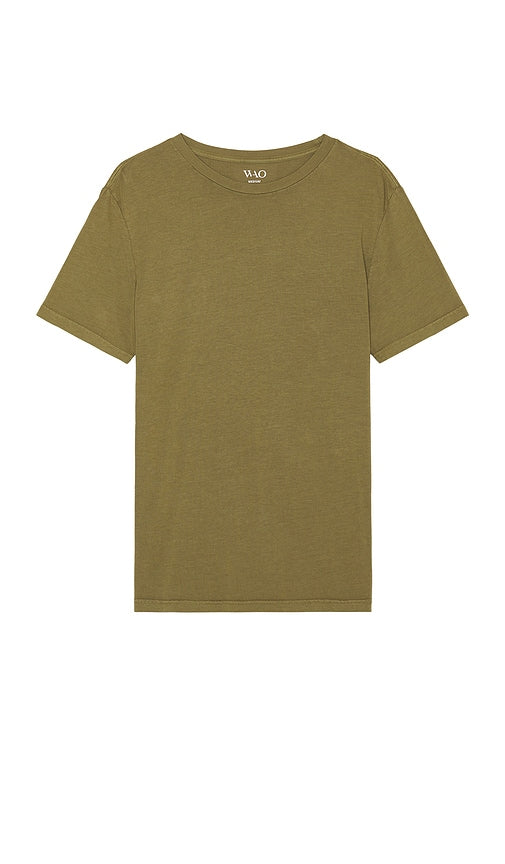WAO The Standard Tee in Olive - WAO Le t-shirt standard en olive - WAO 橄榄色标准 T 恤 - WAO Das Standard-T-Shirt in Oliv - WAO THE STANDARD 티셔츠 - WAO La maglietta standard in verde oliva