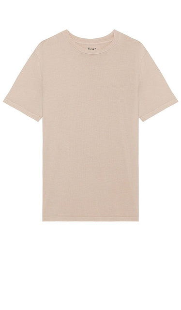 WAO The Standard Tee in Tan - WAO Le t-shirt standard en beige - WAO 棕褐色标准 T 恤 - WAO Das Standard-T-Shirt in Hellbraun - WAO THE STANDARD 티셔츠 - WAO La maglietta standard in marrone chiaro