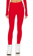 We Norwegians Voss Leggings in Red - Nous, les Norvégiens, Voss Leggings en rouge - 我们挪威人红色 Voss 打底裤 - Wir Norweger Voss Leggings in Rot - We 노르웨이인 Voss 레깅스 - Noi norvegesi Voss Leggings in rosso