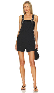WeWoreWhat Basic Short Overall in Black - WeWoreWhat - Salopette courte basique en noir - WeWoreWhat 基本款黑色短裤连体裤 - WeWoreWhat Basic Short Overall in Schwarz - WeWoreWhat 베이직 쇼트 오버롤 블랙 색상 - WeWoreWhat Pantaloncini basic basic in nero