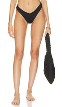 WeWoreWhat Classic Bikini Bottom in Black - Bas de bikini classique WeWoreWhat en noir - WeWoreWhat 经典黑色比基尼泳裤 - WeWoreWhat klassisches Bikini-Unterteil in Schwarz - WeWoreWhat 클래식 비키니 하의 블랙 색상 - WeWoreWhat Fondo bikini classico in nero