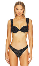 WeWoreWhat Claudia Bikini Top in Black - WeWoreWhat - Haut de bikini Claudia en noir - WeWoreWhat Claudia 黑色比基尼上衣 - WeWoreWhat Claudia Bikinioberteil in Schwarz - WeWoreWhat Claudia 비키니 탑블랙 색상 - Top bikini WeWoreWhat Claudia in nero