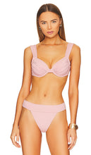 WeWoreWhat Claudia Bikini Top in Pink - WeWoreWhat - Haut de bikini Claudia en rose - WeWoreWhat Claudia 粉色比基尼上衣 - WeWoreWhat Claudia Bikinioberteil in Rosa - WeWoreWhat Claudia 비키니 탑 - Top bikini WeWoreWhat Claudia in rosa