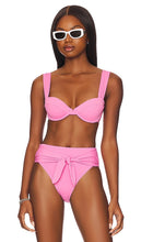 WeWoreWhat Claudia Bikini Top in Pink - WeWoreWhat - Haut de bikini Claudia en rose - WeWoreWhat Claudia 粉色比基尼上衣 - WeWoreWhat Claudia Bikinioberteil in Rosa - WeWoreWhat Claudia 비키니 탑 - Top bikini WeWoreWhat Claudia in rosa