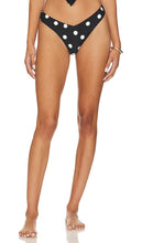 WeWoreWhat Delilah Bikini Bottom in Black - Bas de bikini WeWoreWhat Delilah en noir - WeWoreWhat Delilah 黑色比基尼泳裤 - WeWoreWhat Delilah Bikinihose in Schwarz - WeWoreWhat Delilah 비키니 하의 블랙 색상 - WeWoreWhat Delilah Slip bikini in nero