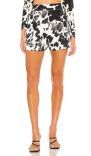 WeWoreWhat Etoile Short in Black & White - Short WeWoreWhat Etoile en noir et blanc - WeWoreWhat Etoile 黑白短裤 - WeWoreWhat Etoile Short in Schwarz und Weiß - WeWoreWhat Etoile 쇼츠 - WeWoreWhat Etoile Short in bianco e nero