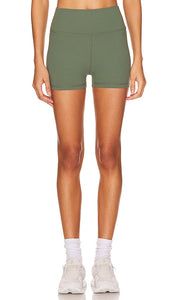 WeWoreWhat Hot Short in Army - WeWoreWhat Short chaud dans l'armée - WeWoreWhat 陆军热门短裤 - WeWoreWhat Hot Short in der Armee - WeWoreWhat 핫 반바지 - WeWoreWhat Hot Short nell'esercito