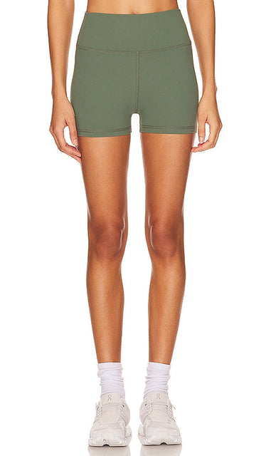 WeWoreWhat Hot Short in Army - WeWoreWhat Short chaud dans l'armée - WeWoreWhat 陆军热门短裤 - WeWoreWhat Hot Short in der Armee - WeWoreWhat 핫 반바지 - WeWoreWhat Hot Short nell'esercito