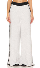 WeWoreWhat Piped Wide Leg Pull On Knit Pant in Grey - WeWoreWhat - Pantalon en tricot à jambe large et passepoilé - Gris - WeWoreWhat 灰色滚边阔腿套穿针织裤 - WeWoreWhat – Paspelierte Strickhose zum Hineinschlüpfen mit weitem Bein in Grau - WeWoreWhat 파이핑 와이드 레그 풀온 니트 팬츠그레이 색상 - WeWoreWhat Pantaloni in maglia con gamba larga e tubolari in grigio