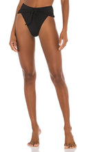 WeWoreWhat Riviera Bikini Bottom in Black - Bas de bikini WeWoreWhat Riviera en noir - WeWoreWhat Riviera 黑色比基尼泳裤 - WeWoreWhat Riviera Bikinihose in Schwarz - WeWoreWhat Riviera 비키니 하의 블랙 색상 - WeWoreWhat Slip bikini Riviera in nero