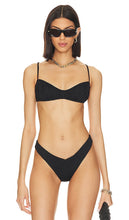 WeWoreWhat Scrunchie Bikini Top in Black - WeWoreWhat - Haut de bikini chouchou en noir - WeWoreWhat 黑色发圈比基尼上衣 - WeWoreWhat Scrunchie-Bikinioberteil in Schwarz - WeWoreWhat 스크런치 비키니 탑블랙 색상 - Top bikini WeWoreWhat Scrunchie in nero