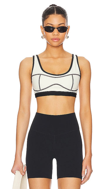 WeWoreWhat Silhouette Sports Bra in Cream - WeWoreWhat - Soutien-gorge de sport Silhouette - Crème - WeWoreWhat Silhouette 奶油色运动文胸 - WeWoreWhat Silhouette Sport-BH in Creme - WeWoreWhat 실루엣 스포츠 브라크림 색상 - Reggiseno sportivo WeWoreWhat Silhouette in crema