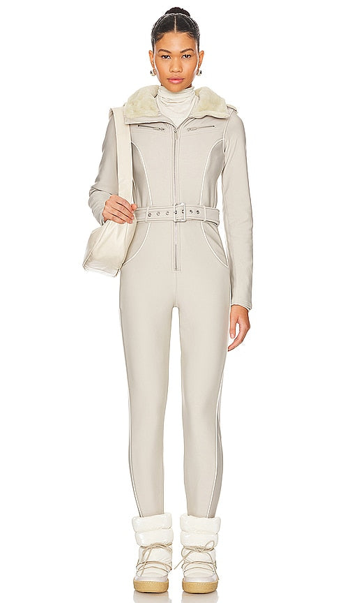 WeWoreWhat Ski Suit in Ivory - Combinaison de ski WeWoreWhat en ivoire - WeWoreWhat 象牙色滑雪服 - WeWoreWhat Skianzug in Elfenbein - WeWoreWhat 스키복 아이보리 색상 - Tuta da sci WeWoreWhat in avorio