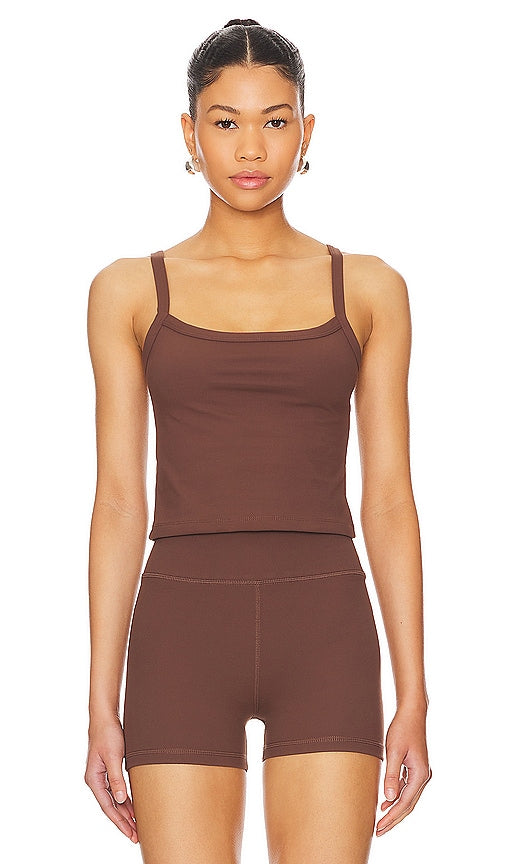 WeWoreWhat Wide Strap Tank in Chocolate - Débardeur WeWoreWhat à larges bretelles en chocolat - WeWoreWhat 巧克力色宽肩背心 - WeWoreWhat Tanktop mit breiten Trägern in Schokolade - WeWoreWhat 와이드 스트랩 탱크탑 - WeWoreWhat Canotta con tracolla larga color cioccolato