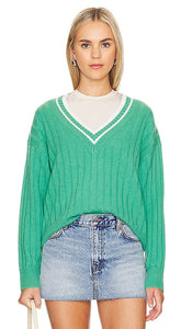 White + Warren Cashmere Varsity V-neck Sweater in Green - Pull universitaire à col en V en cachemire White + Warren en vert - 白色 + Warren 羊绒校队 V 领毛衣（绿色） - White + Warren Cashmere Varsity-Pullover mit V-Ausschnitt in Grün - White + Warren 캐시미어 바시티 브이넥 스웨터(그린 색상) - Maglione con scollo a V universitario in cashmere bianco + Warren in verde