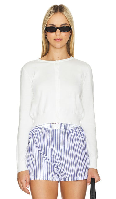 White + Warren Crewneck Button Cardigan in White - White + Warren - Cardigan boutonné à col rond en blanc - 白色 + Warren 白色圆领纽扣开衫 - Weiß + Warren-Cardigan mit Rundhalsausschnitt und Knöpfen in Weiß - White + Warren 크루넥 버튼 카디건 화이트 색상 - Cardigan con bottoni girocollo White + Warren in bianco