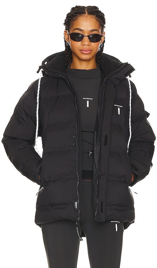 Whitespace Insulated Riding Jacket in Black - Veste d'équitation isolée Whitespace en noir - 黑色 Whitespace 保暖骑行夹克 - Isolierte Whitespace-Reitjacke in Schwarz - Whitespace Insulated 라이딩 재킷블랙 색상 - Giacca da equitazione isolata Whitespace in nero