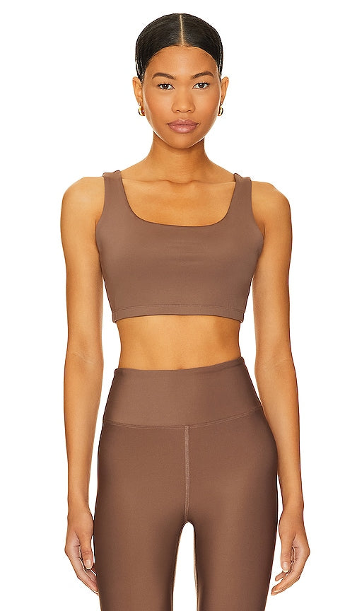 YEAR OF OURS Recycled Go To Sports Bra in Brown - YEAR OF OURS - Soutien-gorge de sport recyclé Go To en marron - YEAR OF OURS 回收 Go To 棕色运动文胸 - YEAR OF OURS Recycled Go To Sport-BH in Braun - YEAR OF OURS 재활용 Go To 스포츠 브라 브라운 색상 - ANNO DEL NOSTRO Recycled Go To Sports Bra in marrone
