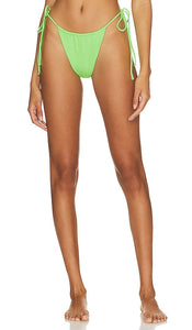 YEAR OF OURS Rib String Bikini Bottom in Green - Bas de bikini côtelé YEAR OF OURS en vert - YEAR OF OURS 绿色罗纹比基尼泳裤 - YEAR OF OURS Rib-String-Bikinihose in Grün - YEAR OF OURS 립 스트링 비키니 하의 그린 색상 - ANNO DEL NOSTRO Slip bikini con perizoma a coste in verde