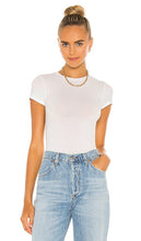 Yummie Crewneck Thong Bodysuit in White - Body string à col rond Yummie en blanc - Yummie 白色圆领丁字裤连体衣 - Yummie Tanga-Body mit Rundhalsausschnitt in Weiß - Yummie 크루넥 끈 바디수트 화이트 색상 - Body perizoma girocollo Yummie in bianco