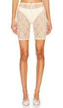 Zemeta Flower Mesh Biker Shorts in Ivory - Short motard en maille fleurie Zemeta en ivoire - Zemeta 象牙色花朵网眼机车短裤 - Zemeta Flower Mesh Bikershorts in Elfenbein - Zemeta 플라워 메쉬 바이커 쇼츠 아이보리 색상 - Pantaloncini da motociclista in rete Zemeta Flower in avorio