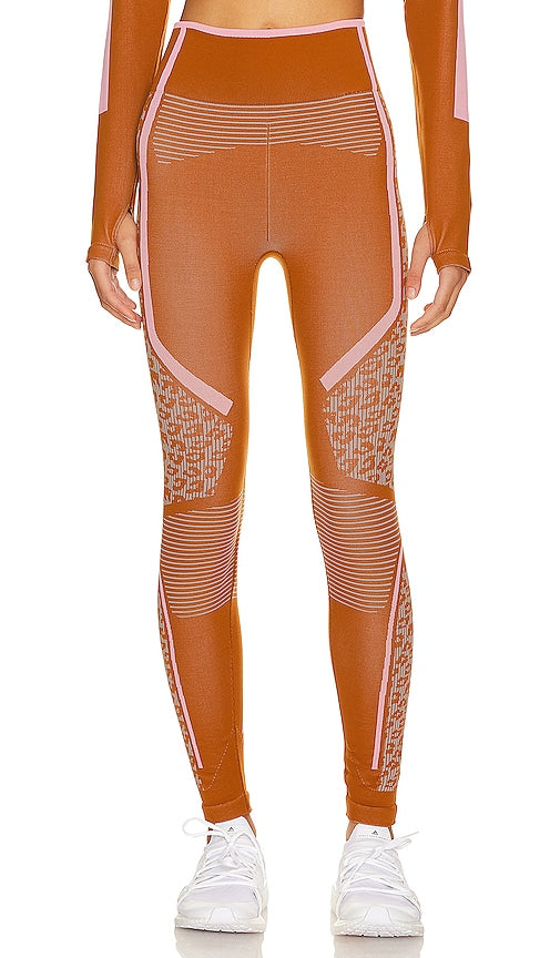 adidas by Stella McCartney True Strength Seamless Yoga Legging in Burnt Orange - adidas by Stella McCartney - Legging de yoga sans couture True Strength - Orange brûlé - adidas by Stella McCartney True Strength 焦橙色无缝瑜伽打底裤 - adidas by Stella McCartney True Strength Nahtlose Yoga-Leggings in gebranntem Orange - adidas by Stella McCartney 번트 오렌지 컬러의 트루 스트렝스 심리스 요가 레깅스 - Leggings da yoga senza cuciture adidas by Stella McCartney True Strength in arancione bruciato